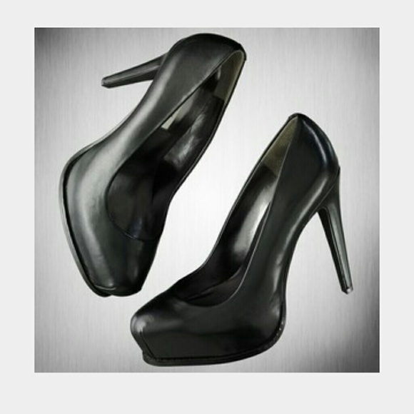 Simply Vera Wang Luxury Pumps!!!