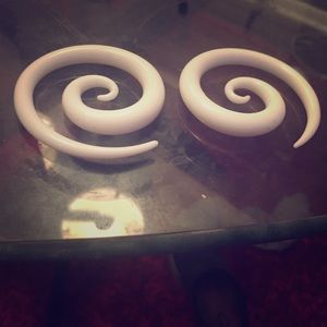White swirl gauges