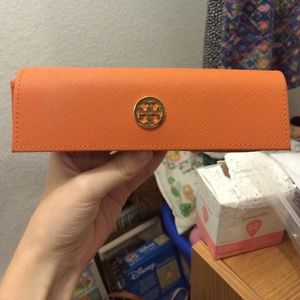 tory burch glasses case