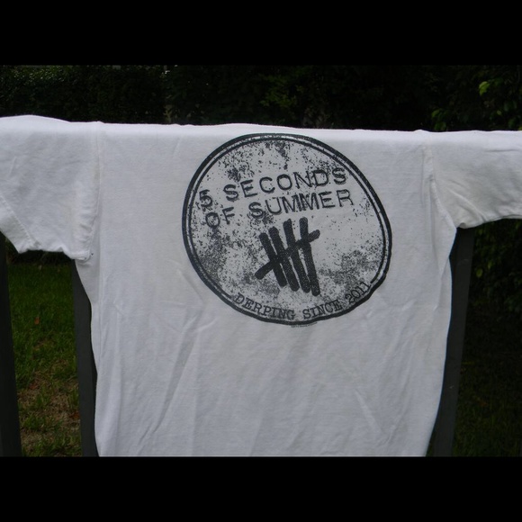 5SOS shirt