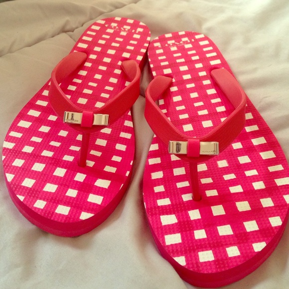 🎀 Coach Flip-Flops 🎀