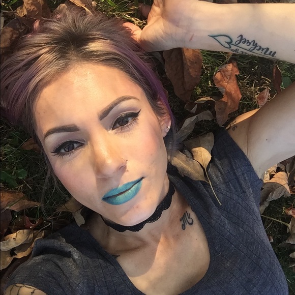 Meet your Posher, Brittany - Picture 3 of 4