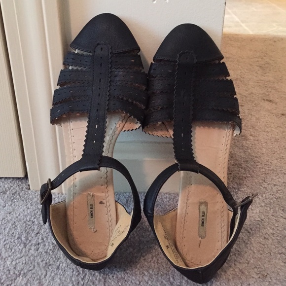 UO Black Strappy Sandals Size 8