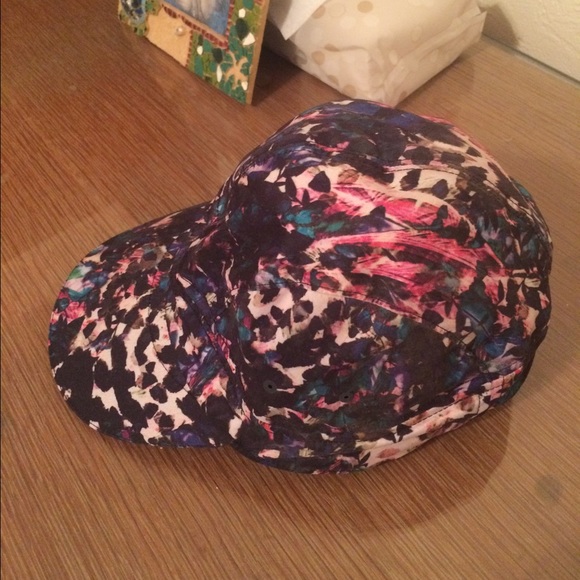 Race to win run hat