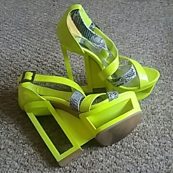 Heels - Picture 2 of 3
