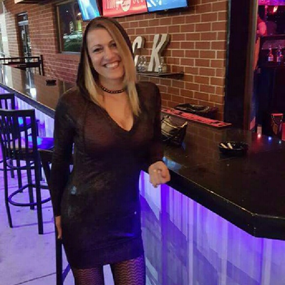 Meet your Posher, Jennifer - Picture 2 of 2