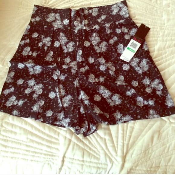 NWT high waisted shorts - Picture 1 of 4