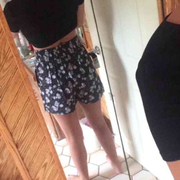 NWT high waisted shorts - Picture 2 of 4