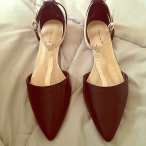 🎀 Tahari Leather Flats 🎀