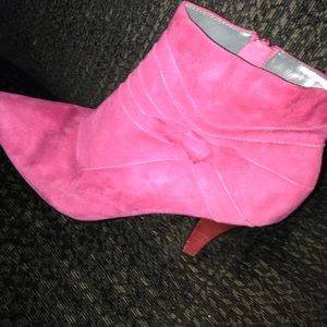 Vintage Sam and Libby fuchsia booties