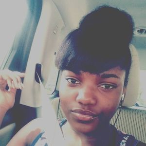 Meet your Posher, Dion'ee