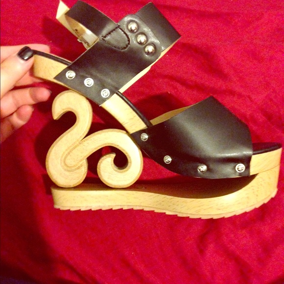Cut Out Wedge 💀❤️