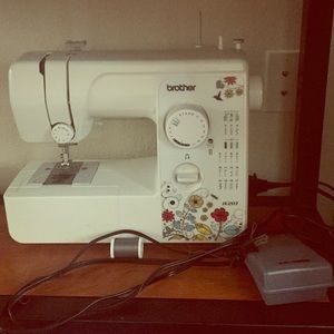SEWING MACHINE ! ONLY USED ONCE !