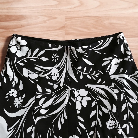NWOT - Chaps Floral pull-up Skirt (fully lined) - Picture 2 of 4