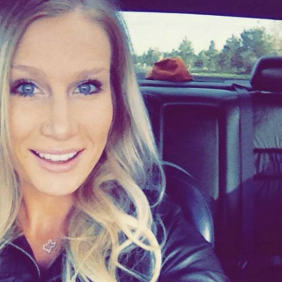 Meet your Posher, Amanda - Picture 2 of 8