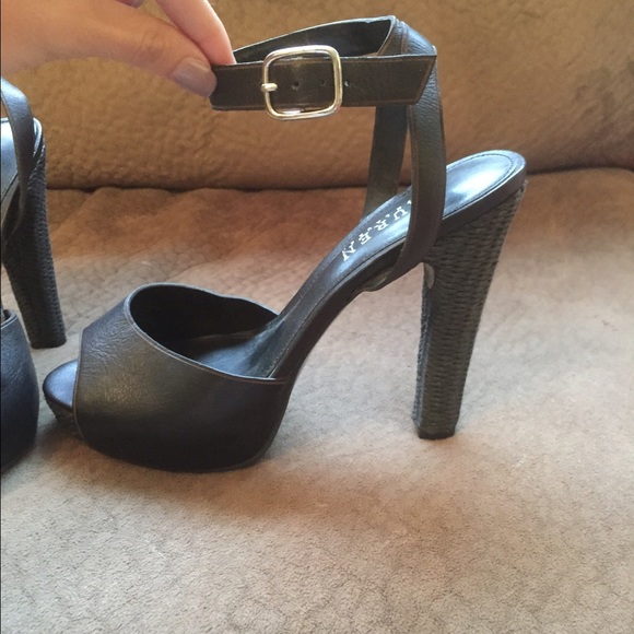 Black sandal with woven heel