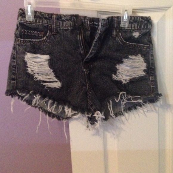 High waisted distressed Jean shorts💜