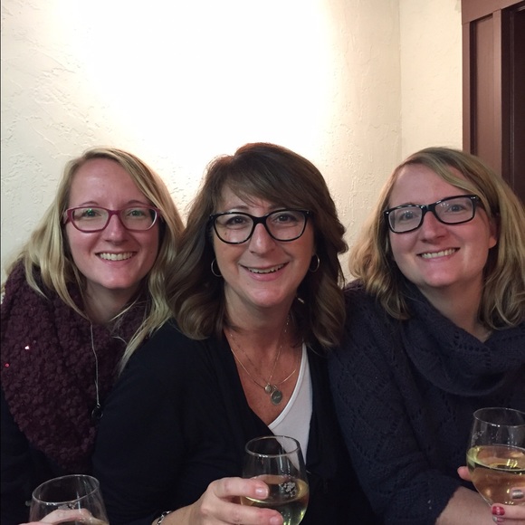 Meet your Posher, Leslie - Picture 2 of 2