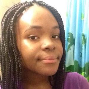 Meet your Posher, Lynaia