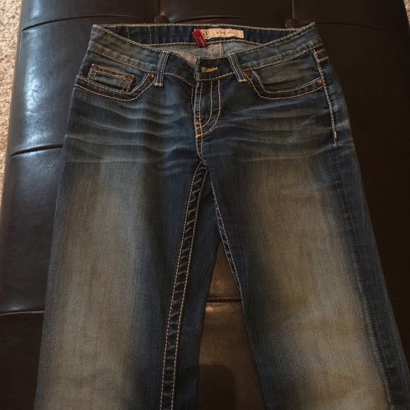 BKE Star Flare jeans ! These are ADORABLE 🌺😊