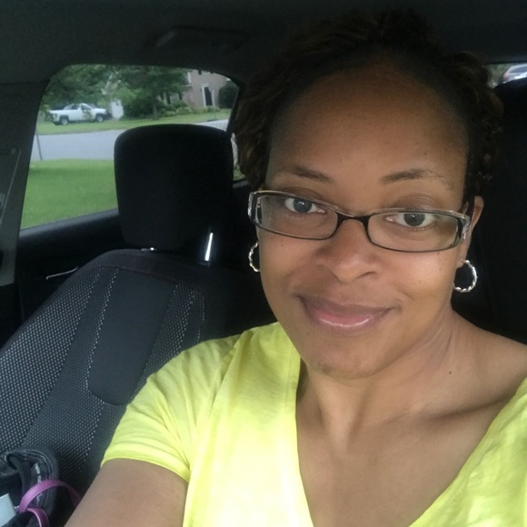 Meet your Posher, Stephonie - Picture 2 of 2