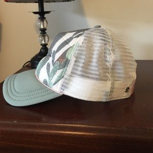 Lululemon mesh SnapBack