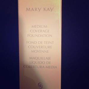 Mary Kay médium coverage foundation