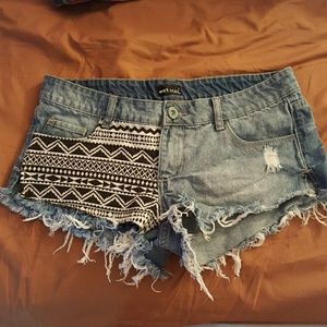 Wet seal black/white patterned jean shorts