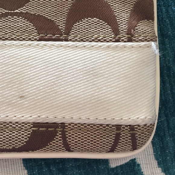 Coach wristlet - Picture 3 of 3