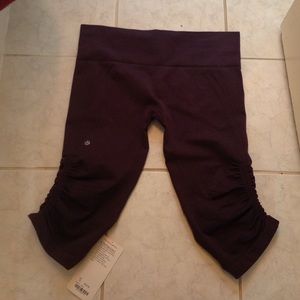 NWT: Lulumemon In the Flow Crop II, s12