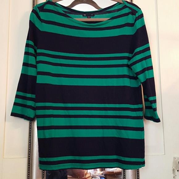 Quarter length sleeve top