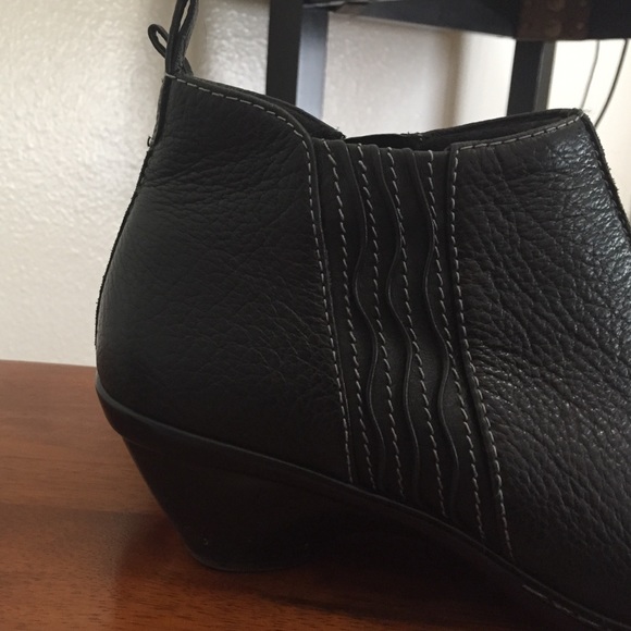 Like new black ankle boots