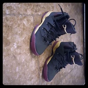 Adidas high top never worn