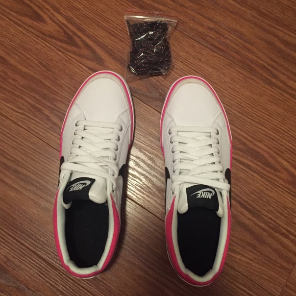 Size 8 Nike shoes.