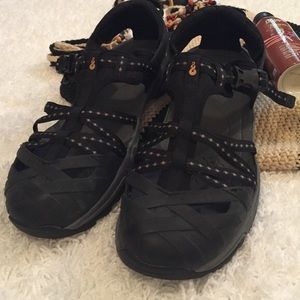 Ahnu Lagunitas sport sandal wet/dry (NWOT)