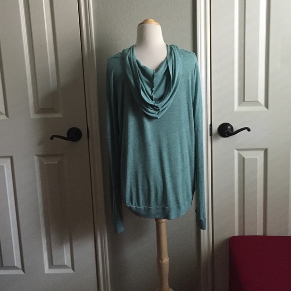 🚫SOLD🚫Light mint colored pullover - Picture 2 of 4