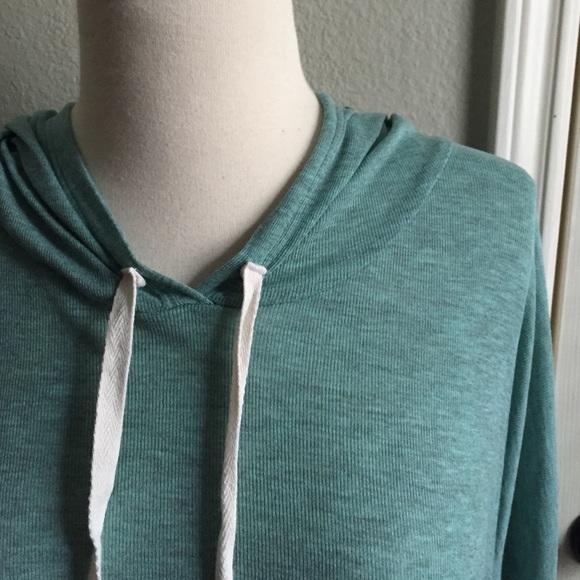 🚫SOLD🚫Light mint colored pullover - Picture 3 of 4