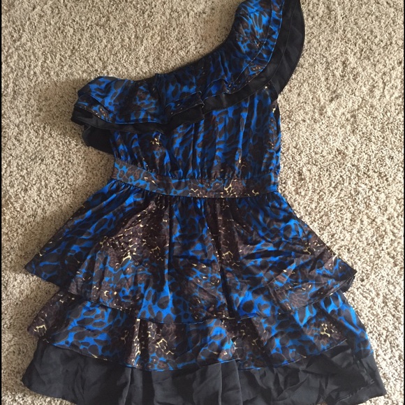 One shoulder dress