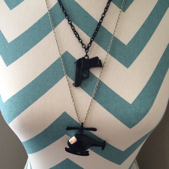 Fun necklace set: ghetto bird and gun necklace