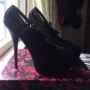 Black suede Mary Jane Pumps.