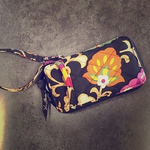 SOLD Vera Bradley Wristlet Wallet