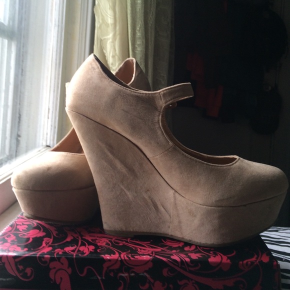 Mary Jane Wedges. Natural Color.