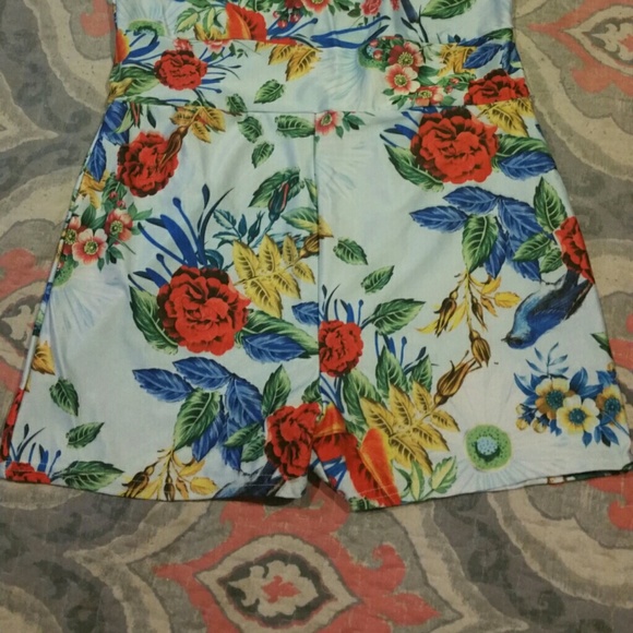 **Short romper** - Picture 2 of 2
