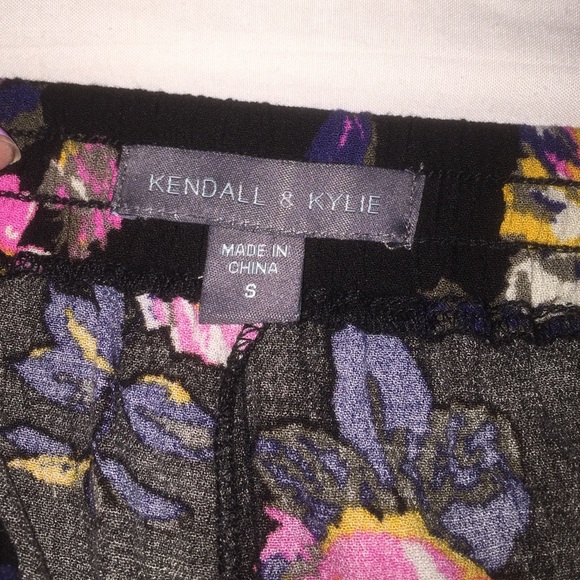 Kendall and Kylie high rise lace trimmed shorts - Picture 3 of 3