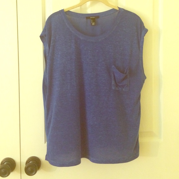 Blue muscle tank top with pocket