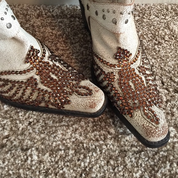 Beautiful Mia cowgirl boots with rhinestones - Picture 2 of 4