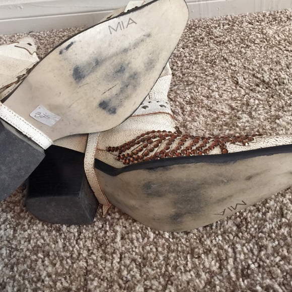 Beautiful Mia cowgirl boots with rhinestones - Picture 4 of 4