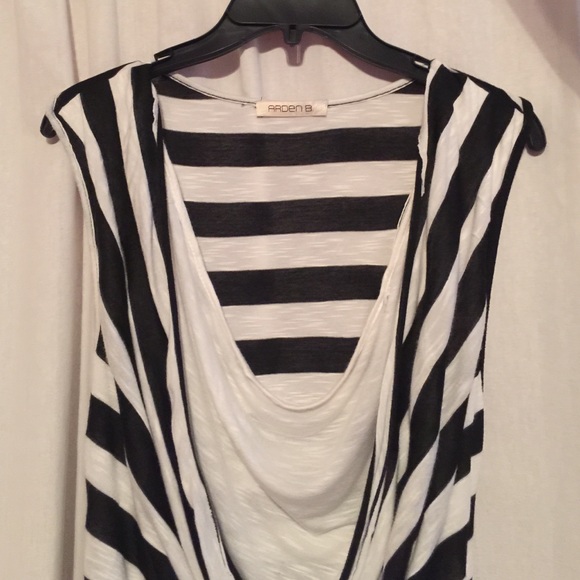 💕Arden B -Black & White Striped Blouse
