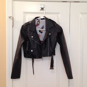Adorable pleather cropped moto jacket