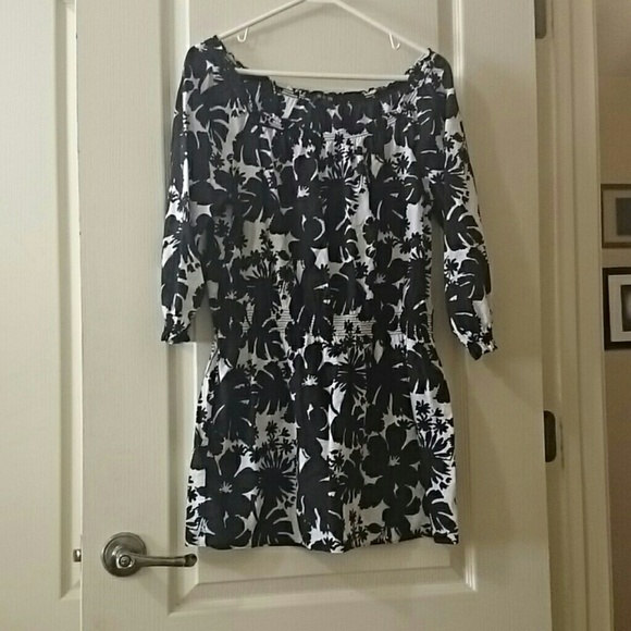 Style & Co. Tops - Black and white cotton flower design